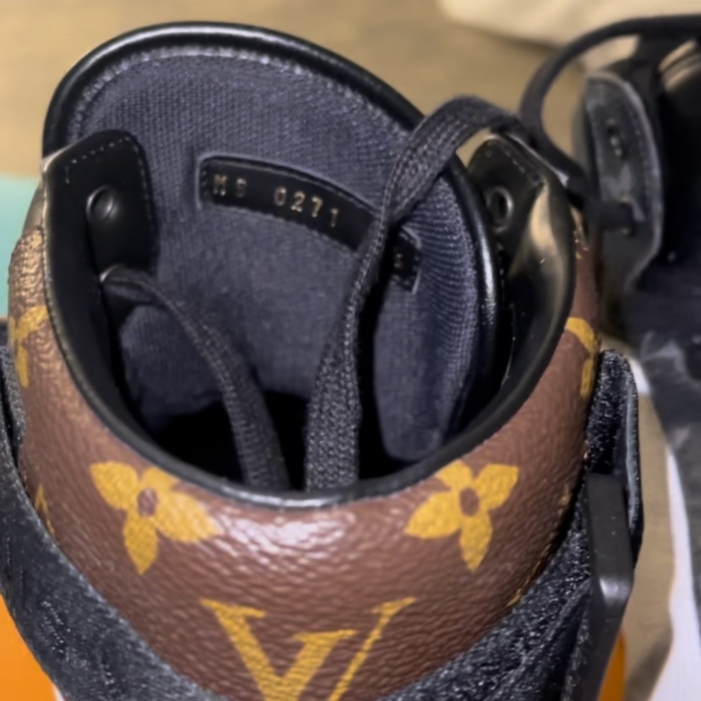 Louis Vuitton Rivoli High Top size 8 half - Picture 3 of 5